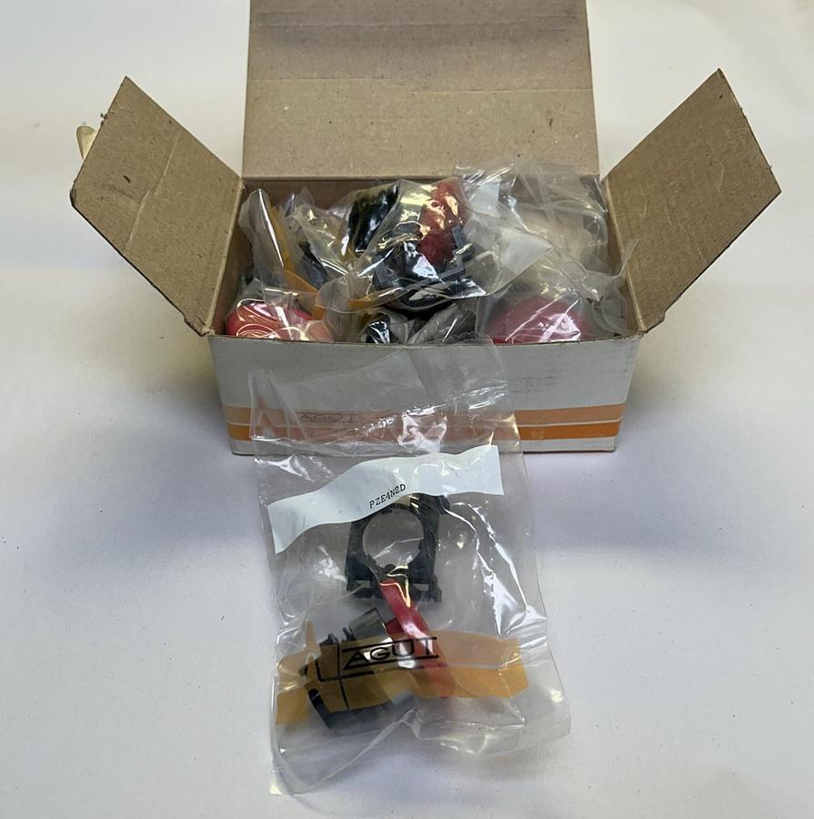 AGUT,PZE-4N2D,RED PUSH BUTTON LOT OF 8 NOS