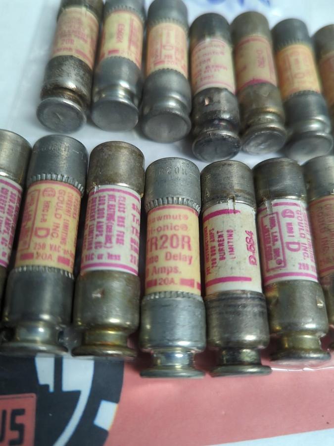 Used GOULD SHAWMUT,TR-20R,TRI-ONIC 20 AMP FUSE LOT OF 17 PRE-OWNED