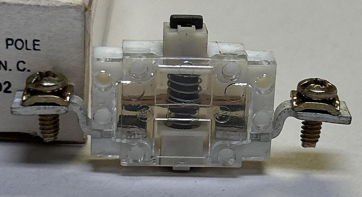 Used CUTLER HAMMER,D26MPF02,CONTROL RELAY NEW