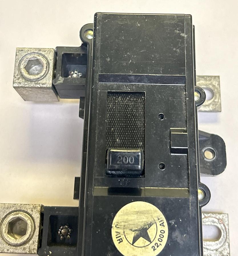 Used SQUARE D,QOM2200VH,CIRCUIT BREAKER 200A 120/240V 2P