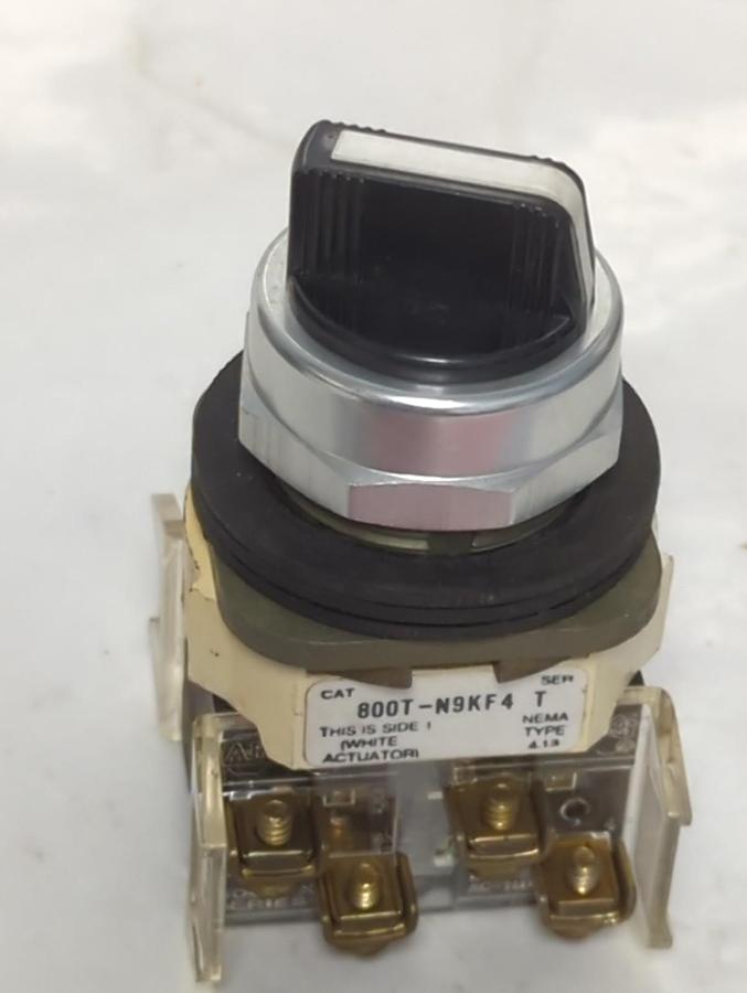 Used ALLEN BRADLEY,800T-N9KF4,SER T SELECTOR SWITCH PRE-OWNED