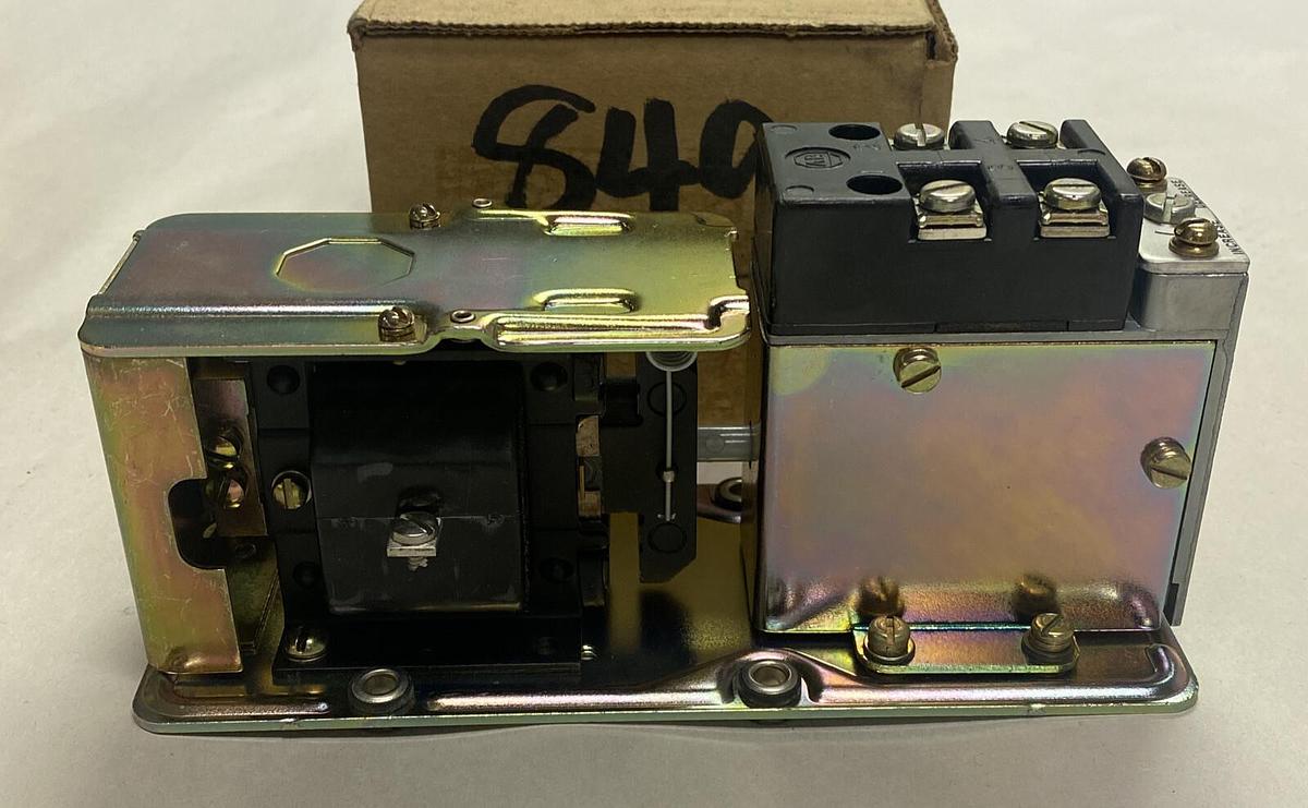 ALLEN BRADLEY,849-ZOD32,SER B PNEUMATIC TIMING RELAY NEW