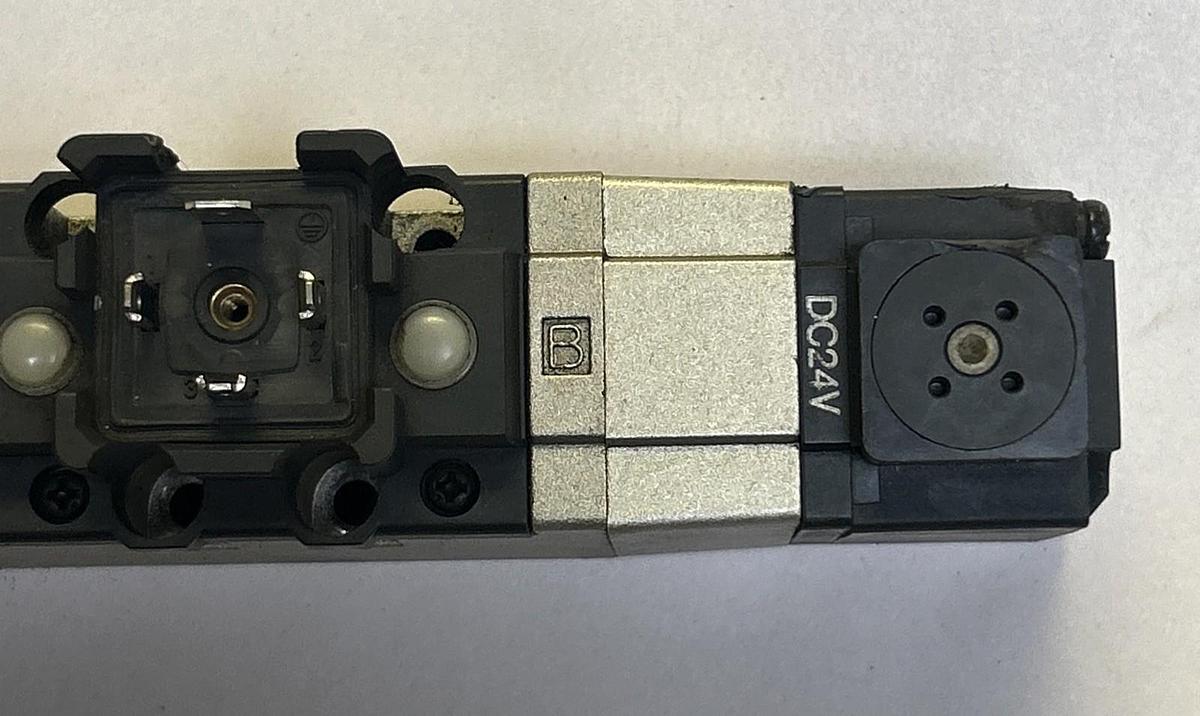 Used SMC,VP7-6-FG-D,SOLENOID VALVE
