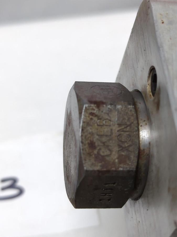 Used SUN HYDRAULICS,BBY,MANIFOLD 1IV1-AC+ WITH CKEBXCN CARTRIDGE VALVE/BOLT PRE-OWNED