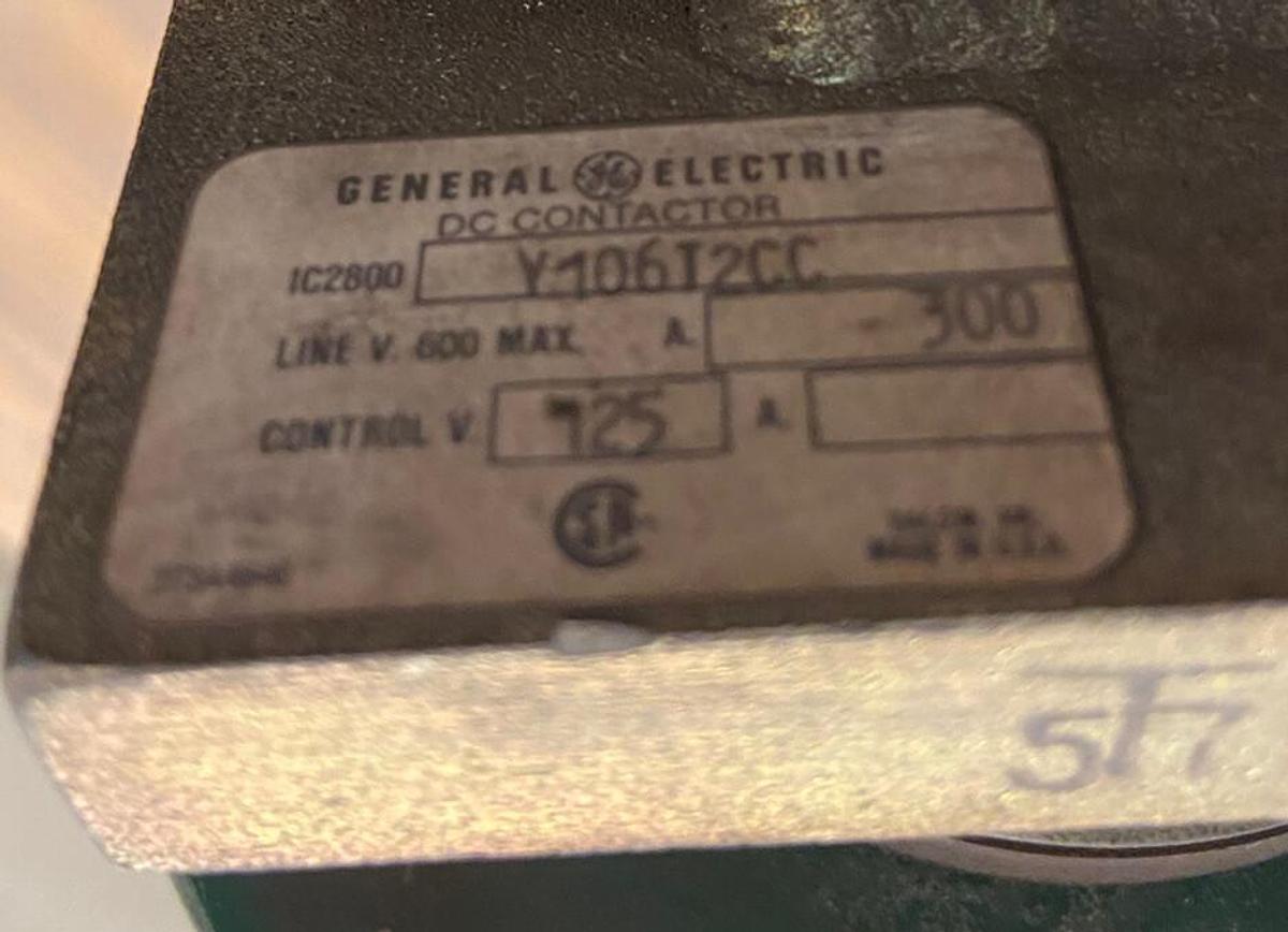 Used General Electric,IC2800-V106T3CC,DC Contactor
