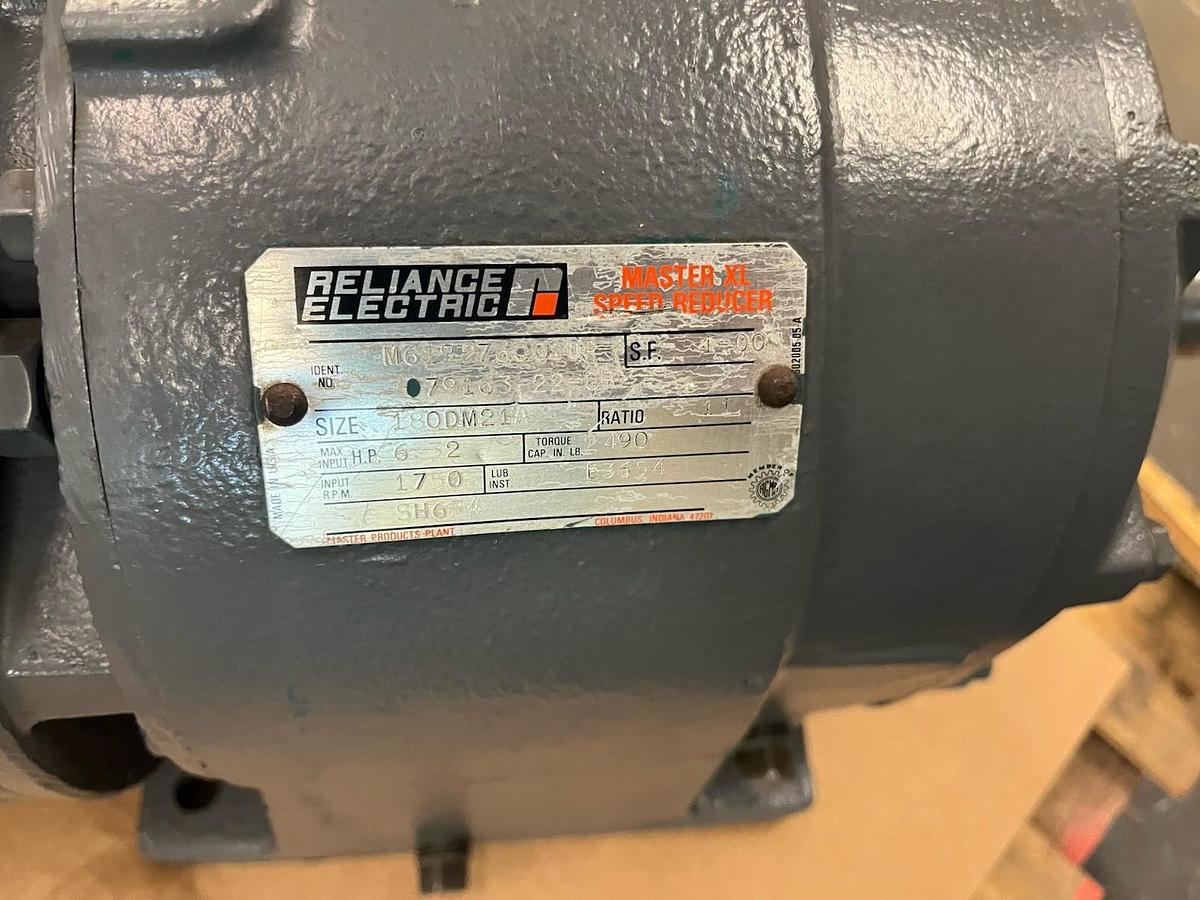 Used RELIANCE,C1812ATCZ,2HP 1180RPM DC MOTOR W/ 180DM21A SPEED REDUCER RATIO 11