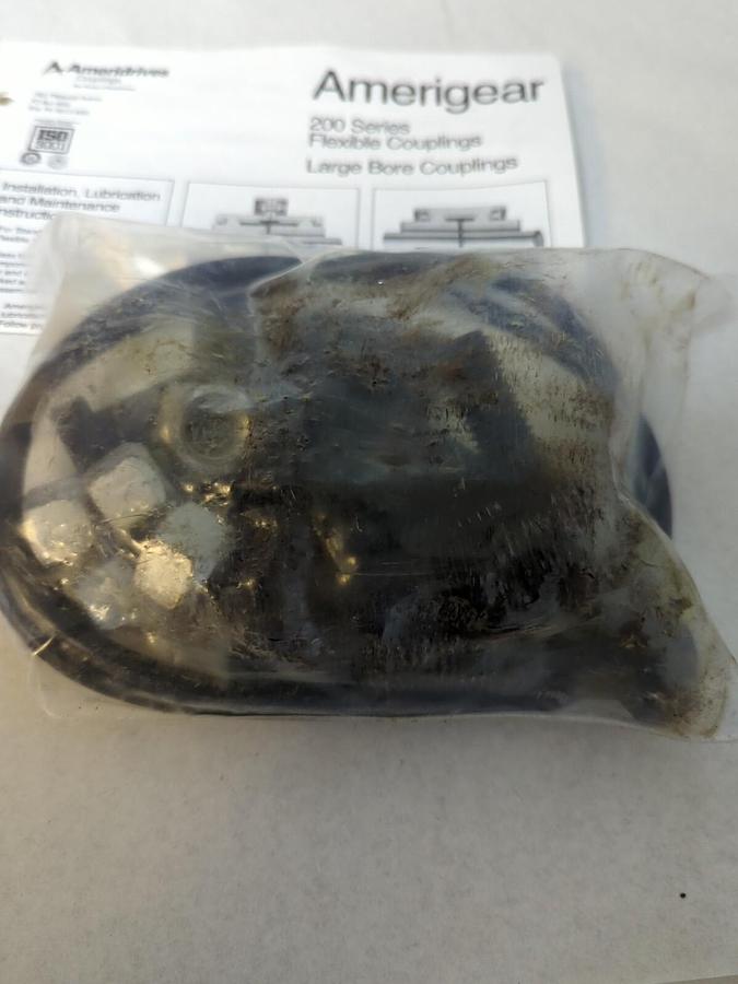 AMERIDRIVES,203 EB HALF W/HDW F; 3.4345/3.4360,SLEEVE HUB 7/8X7/16 NOS