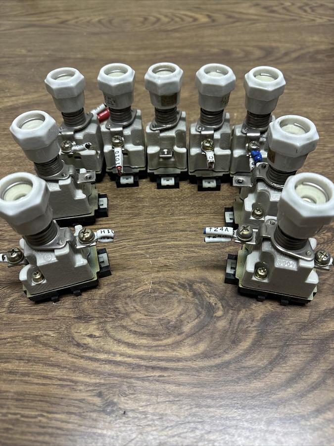 Used Fuji,41-8746,Ceramic Fuse Holder 300V 30A LOT of 9