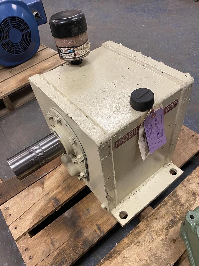 Used Falk,1060FZ3A,ENCLOSED GEAR DRIVE RATIO 38.73 10HP