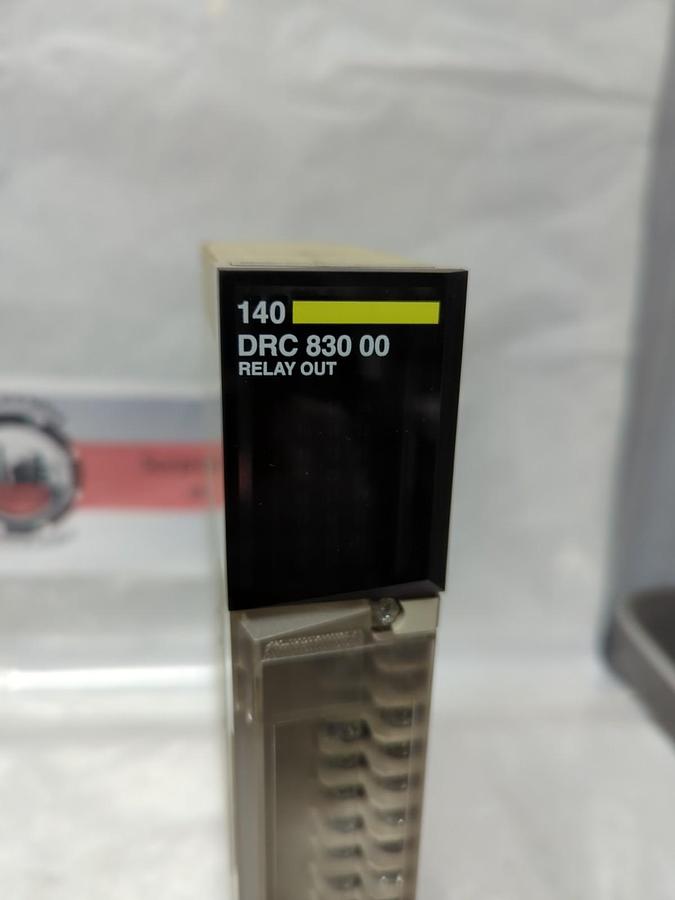 Used SCHNEIDER AUTOMATION,140 DRC 830 00,TSX QUANTUM RELAY OUT MODULE USED
