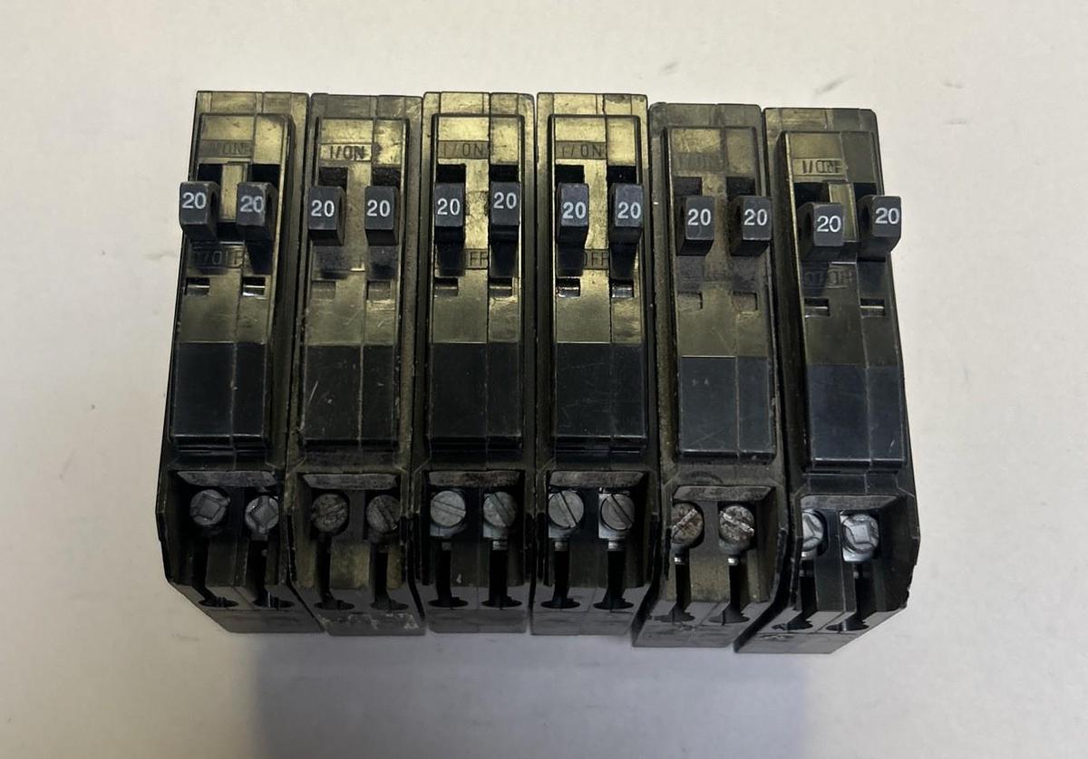 Used SQUARE D,QOT2020,TANDEM CIRCUIT BREAKER 20A 120/240V 2P LOT OF 6