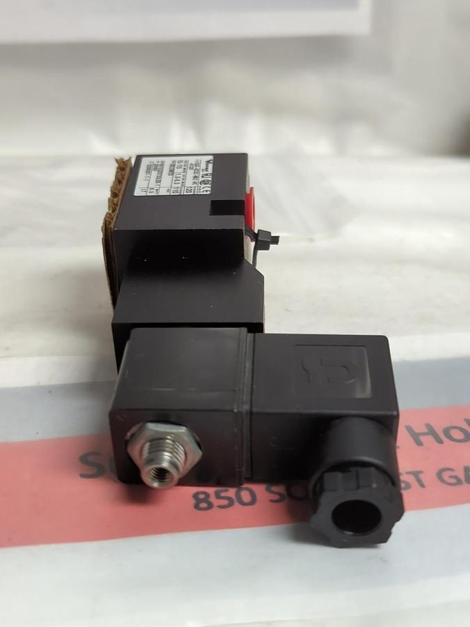 Used VERSA,CGS-4232-NB2-HC-A120,SOLENOID VALVE 8.5 WATT PRE-OWNED