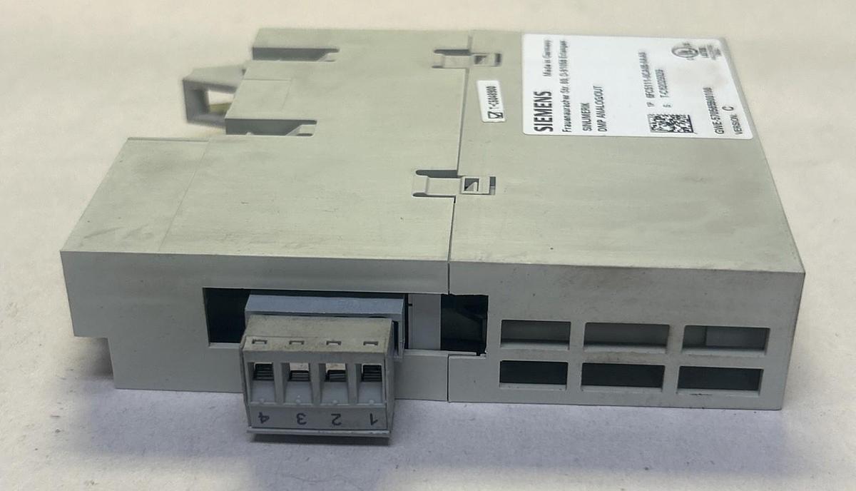 Used SIEMENS,6FC5111-0CA05-0AA0,ANALOG OUTPUT MODULE