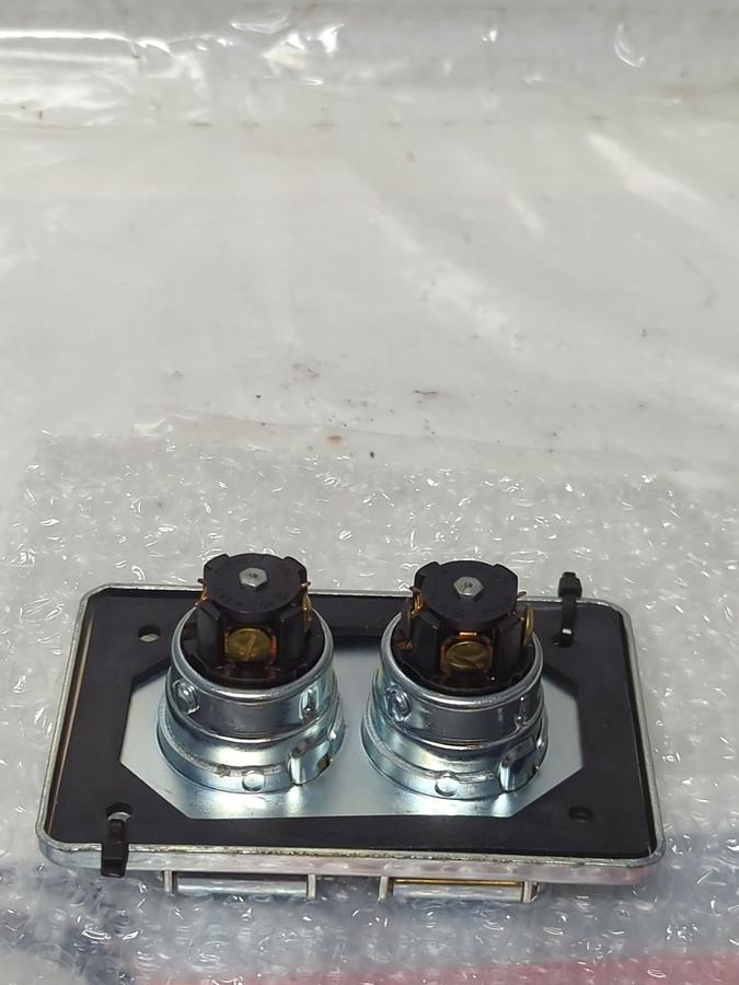 RUSSELLSTOLL,8734,RECEPTACLE 4-WIRE 20AMP 250VAC MISSING BOX NOS