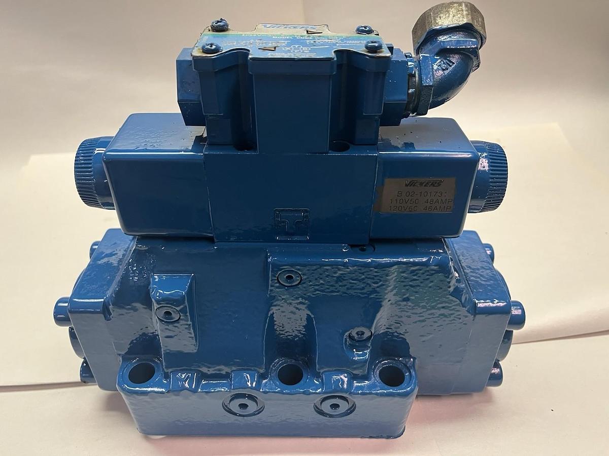 Used VICKERS,DG5S-8-6C-T-M-FTWL-B5-30,DIRECTIONAL VALVE DG4V-3S-6C-M-FTWL-B5-60 PILOT