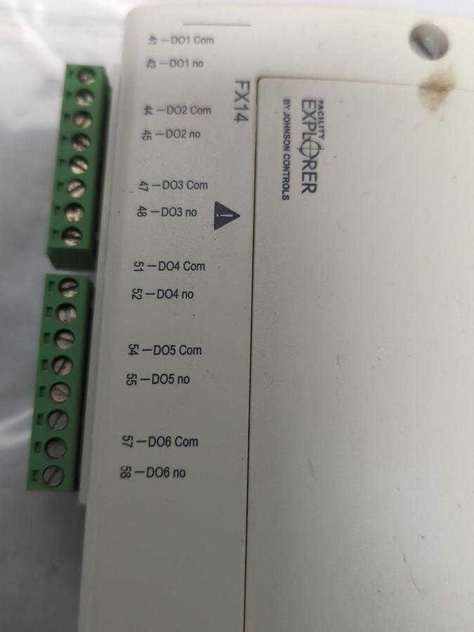 Used JOHNSON CONTROLS,LP-FX14D20-000C,FIELD CONTROLLER FX14 PRE-OWNED