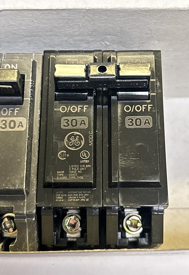 GENERAL ELECTRIC,THQL2130,CIRCUIT BREAKER 30A 120/240V 2P LOT OF 3 NOS