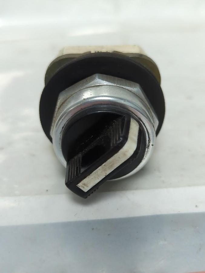 Used ALLEN BRADLEY,800T-H2,SERIES T SELECTOR SWITCH PRE-OWNED