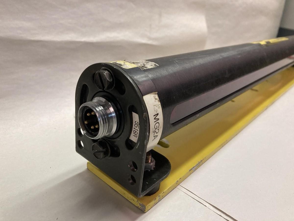 Used Banner,Model MGE2416A,Light Curtain Emitter