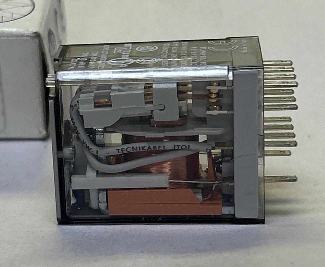 Used ALLEN BRADLEY,700-HC14A1-4,GENERAL PURPOSE RELAY NEW