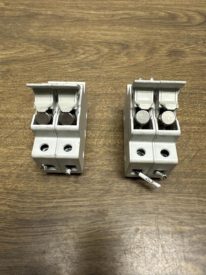 Used Ferraz Shawnut,D217008,Double 30 Amp Fuse Holder Lot of 2