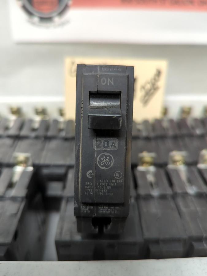 Used GENERAL ELECTRIC,THQL1120,CIRCUIT BREAKER 20 AMP 1-POLE LOT OF 22 PRE-OWNED