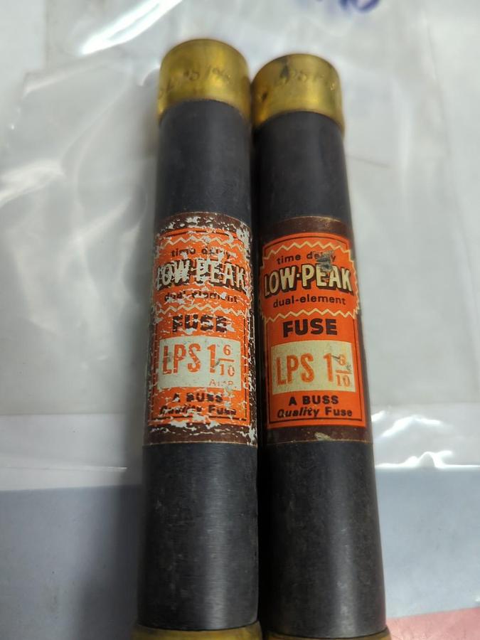 Used COOPER BUSSMANN,LPS-1-6/10SP,LOW-PEAK 1-6/10 AMP FUSE LOT OF 2 PRE-OWNED