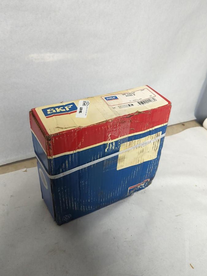 SKF,22322E,SPHERICAL ROLLER BEARING 110MM BORE NOS