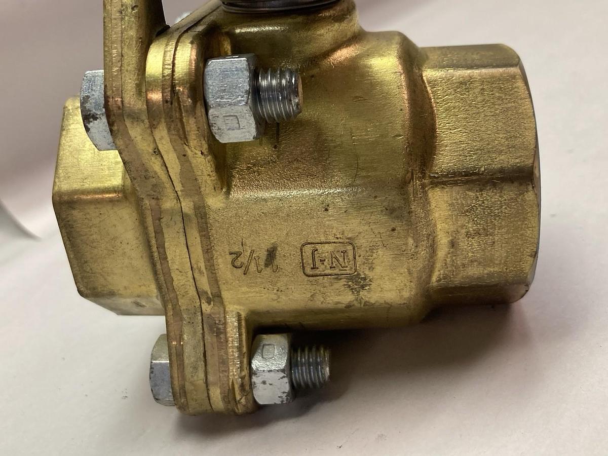Used Jamesbury,1-1/2-21-1136TTC0,Two-Way Ball Valve 1-1/2 Inch Bore 400CWP