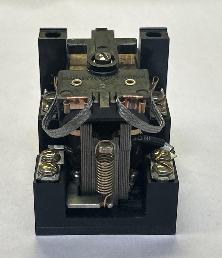 Used GENERAL ELECTRIC,CR2790E100J25,GENERAL PURPOSE RELAY 10A 300V