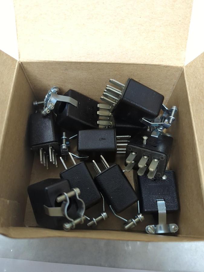 TRW,P306,CCT PLASTIC 6 PIN CINCH CONNECTORS LOT OF 10 NOS