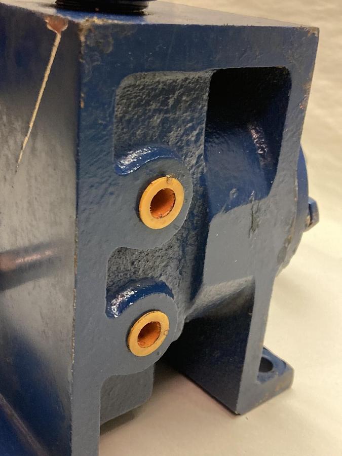 Used Bijur Delimon,DA4101AC,Manual Pump 1/4 NPT 2.4L DL