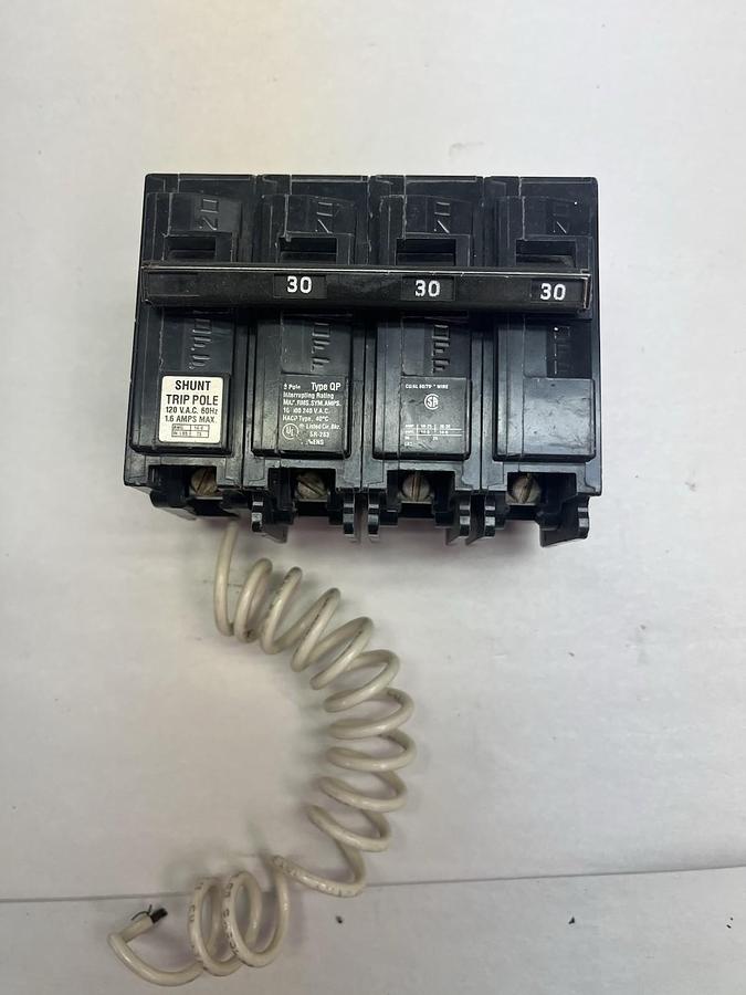 Used SIEMENS,Q33000S01,TYPE QP CIRCUIT BREAKER 30A 240V 3P 120V SHUNT TRIP