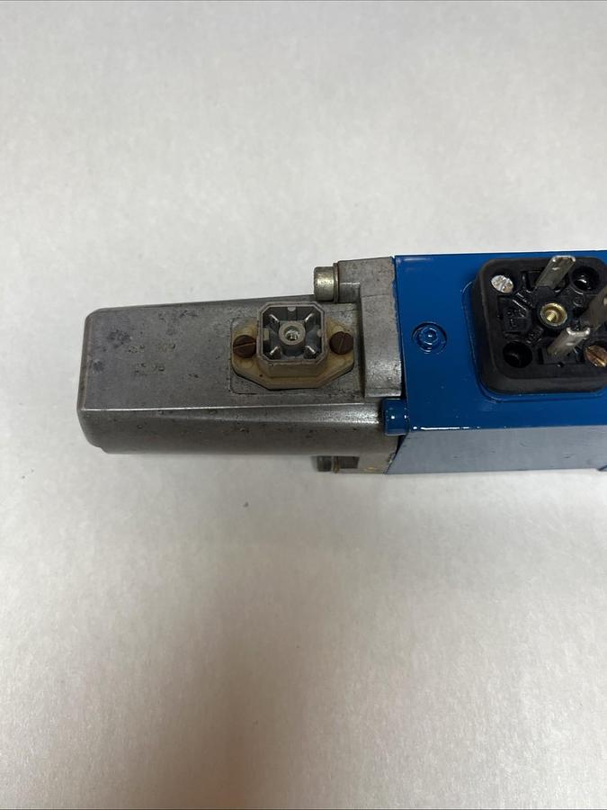 Used VICKERS,KFDG4V-3-33C20N-Z-M-U1-H7-20,PROPORTIONAL SERVO VALVE