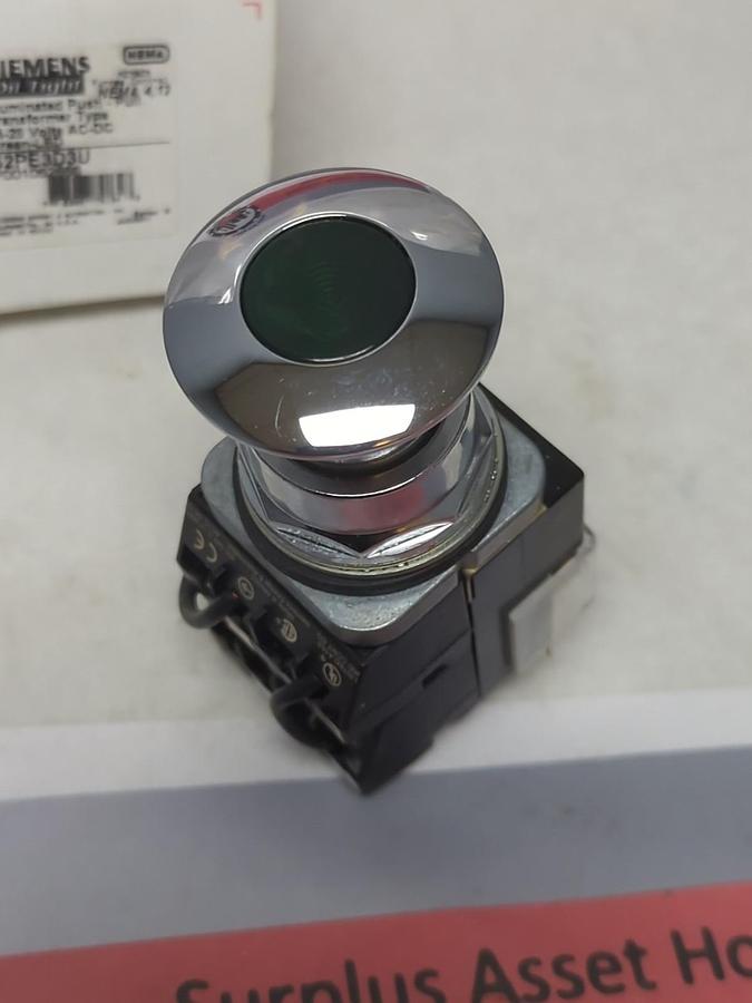 SIEMENS,52PE3D3U,ILLUMINATED PUSH-PULL TRANSFOEMER TYPE GREEN 24-28 V AC-DC NOS