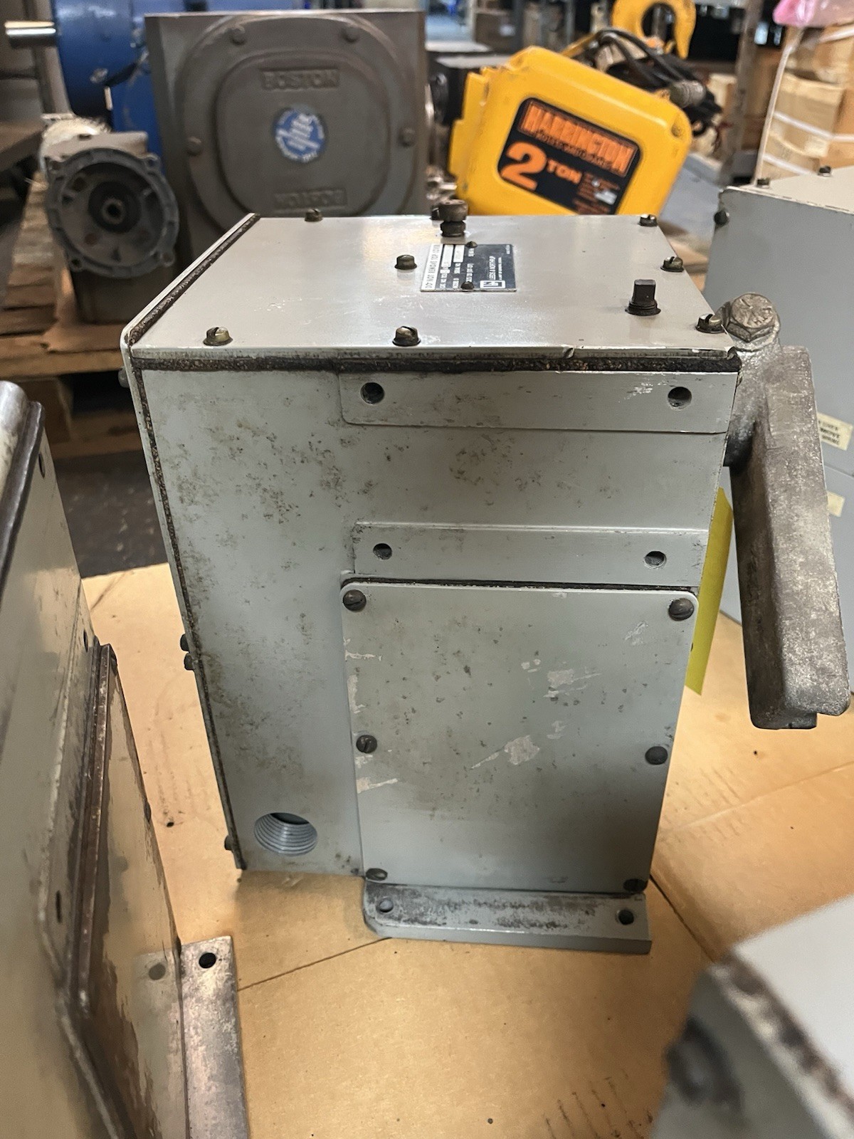 Used LN LEEDS AND NORTHRUP,10264-60L2,MODEL D TEMPERATURE CONTROLLER