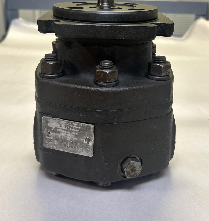 Used PARKER HANNIFIN,M2D085X3324,HYDRAULIC MOTOR