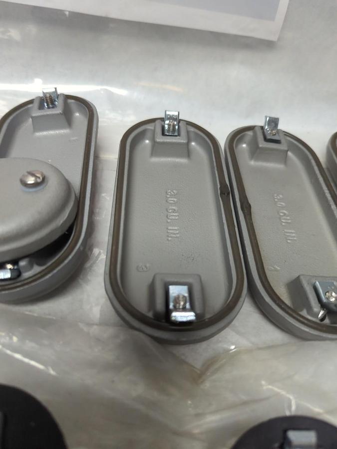 APPLETON,570F,CONDUIT BODY COVER WITH GASKET 1-1/2 INCH LOT OF 7 NOS