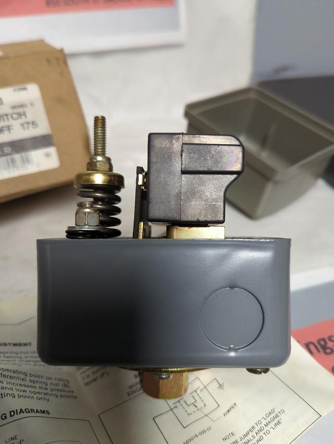 SQUARE D,9013-GHG2J63,PRESSURE SWITCH ON-145 OFF-175 NOS