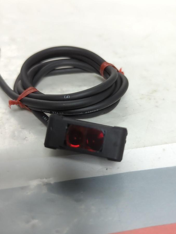 Used KEYENCE,PZ-G102P,PHOTOELECTRIC SENSOR PRE-OWNED