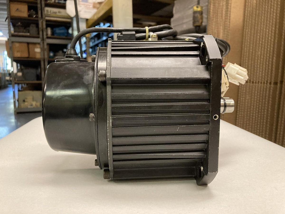 Used Yaskawa Electric,SGMDH-12A2A-YRA1,AC Servo Motor