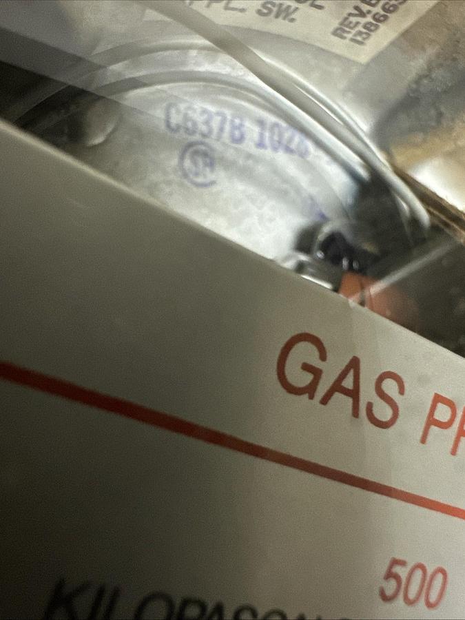 Honeywell,C637B-1028,Gas Pressure Switch