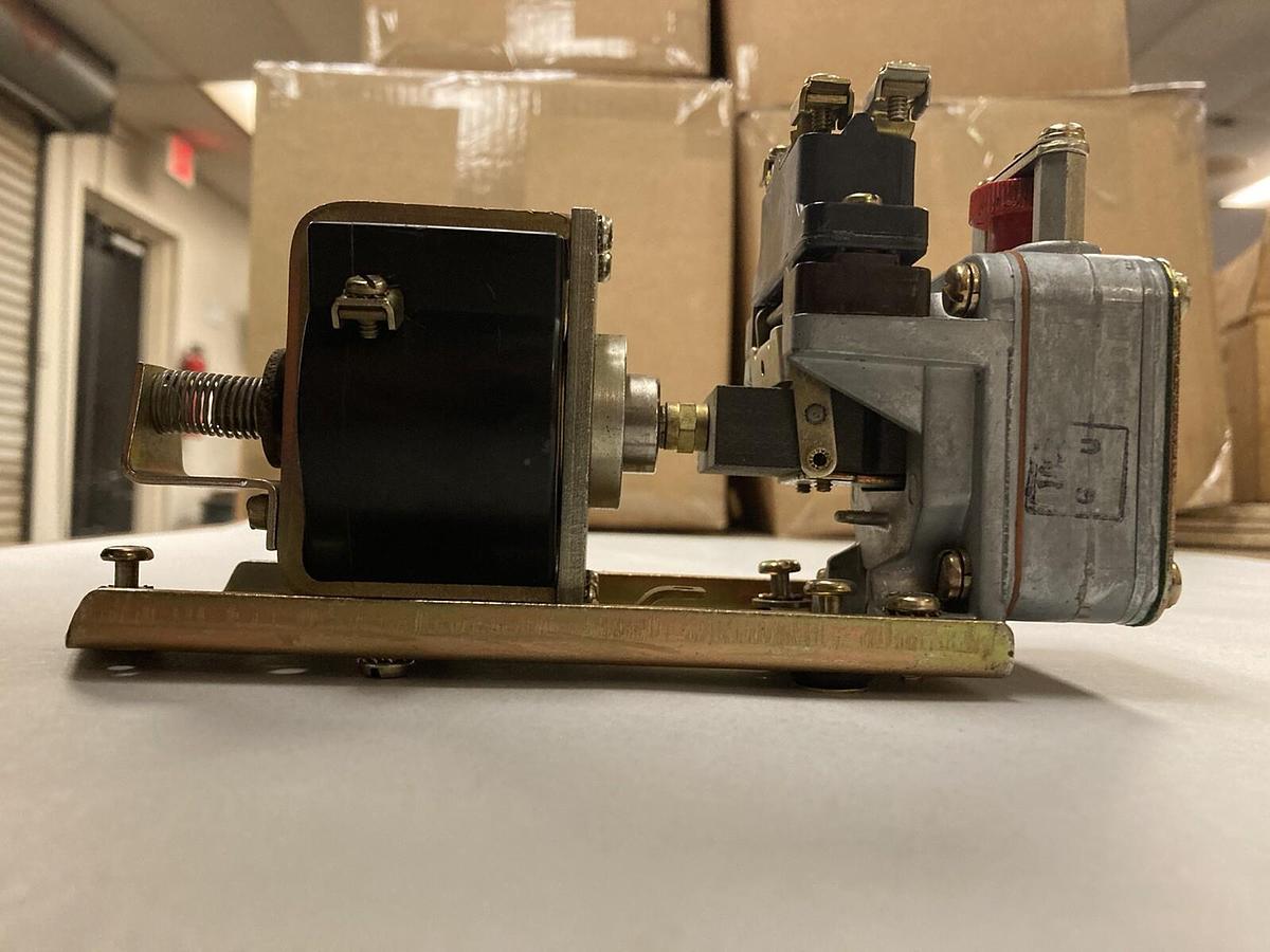 Square D,Class 9050, Type C0-1E Series D Timing Relay
