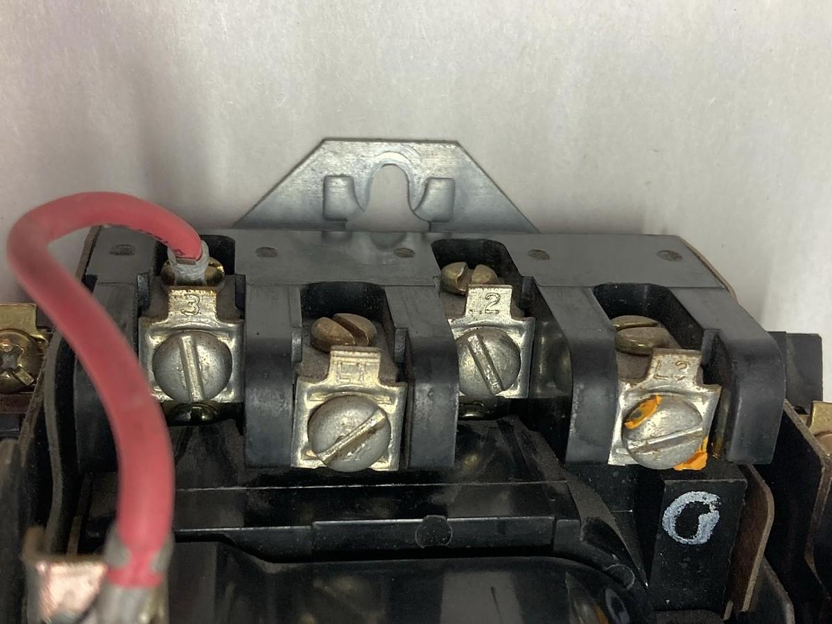 Used General Electric,CR306C0**ACDT,Nema 1 Starter 27A 600Vac