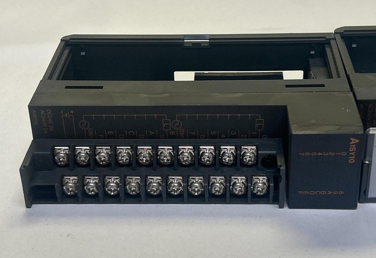 Used MITSUBISHI,A1SY10,OUTPUT UNIT LOT OF 2