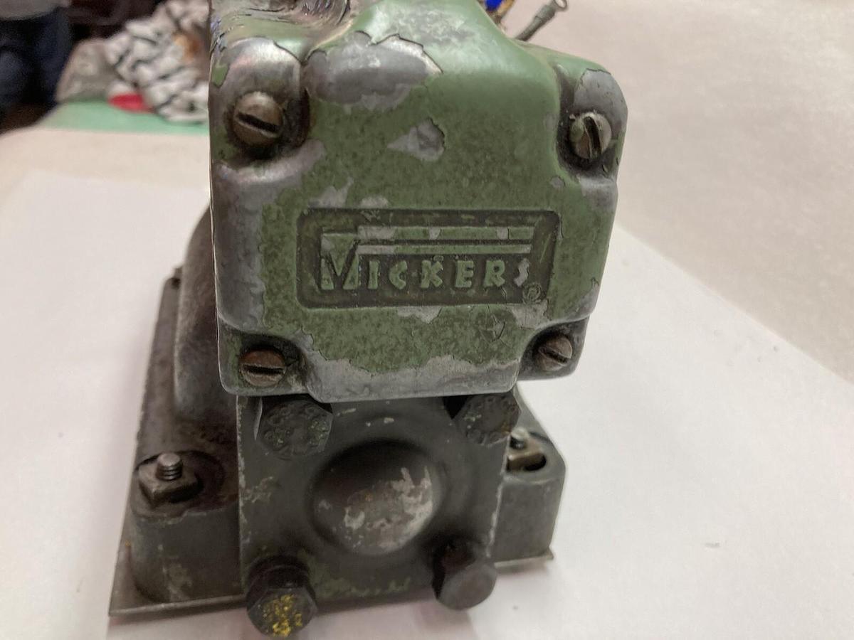 Used Vickers,DG5S4-062-C-M-10,Hydraulic Valve