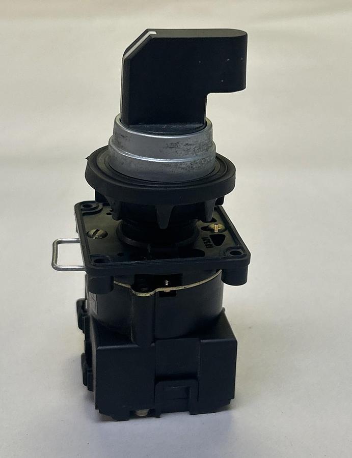 Used SQUARE D,K1B003T,SELECTOR SWITCH