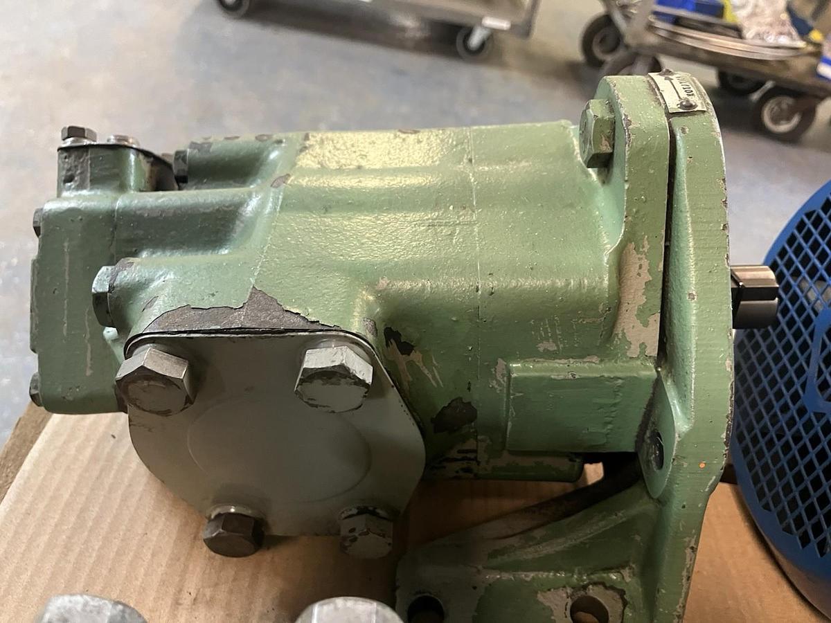 Used VICKERS,3520V38A-5-1AA-10-132,VANE PUMP