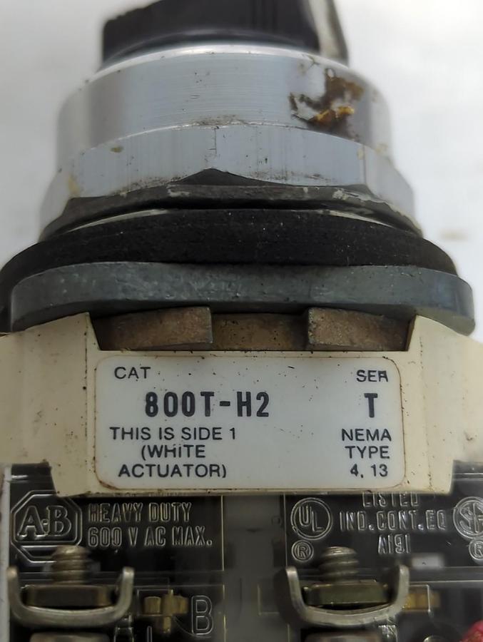 Used ALLEN BRADLEY,800T-H2,SERIES T SELECTOR SWITCH PRE-OWNED