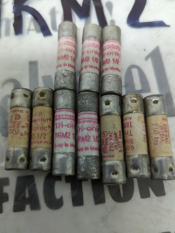GOULD SHAWMUT,TRM2-1/2,TRI-ONIC FUSE LOT OF 10 NOS